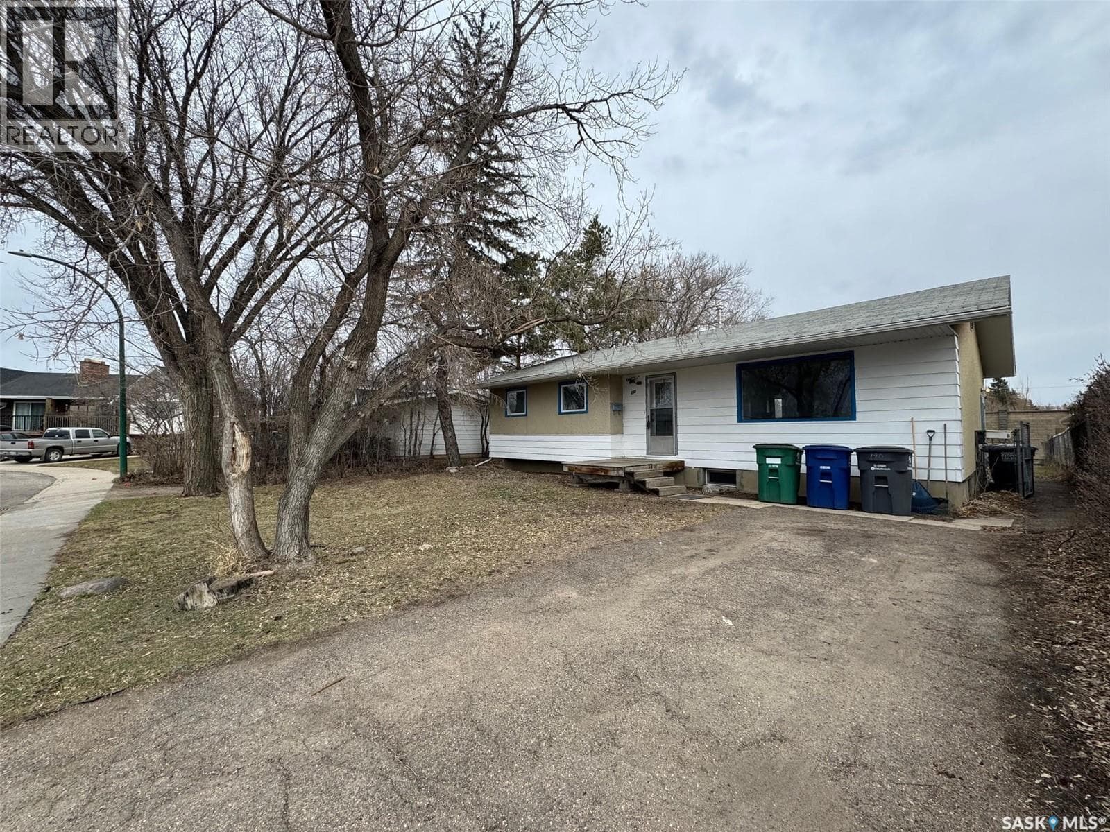 190 CARLETON DRIVE — photo 2