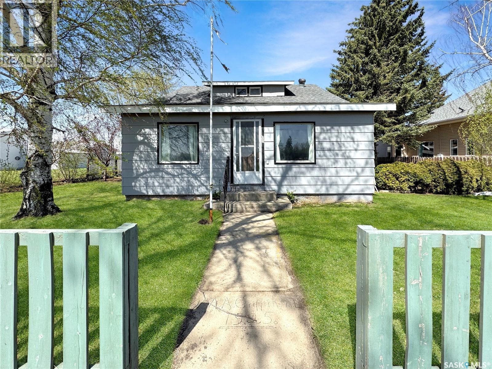 405 Railway AVENUE