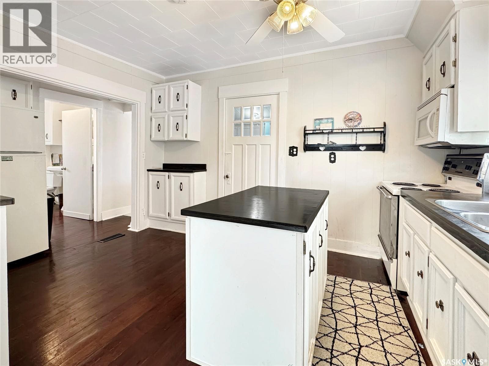405 Railway AVENUE — photo 2