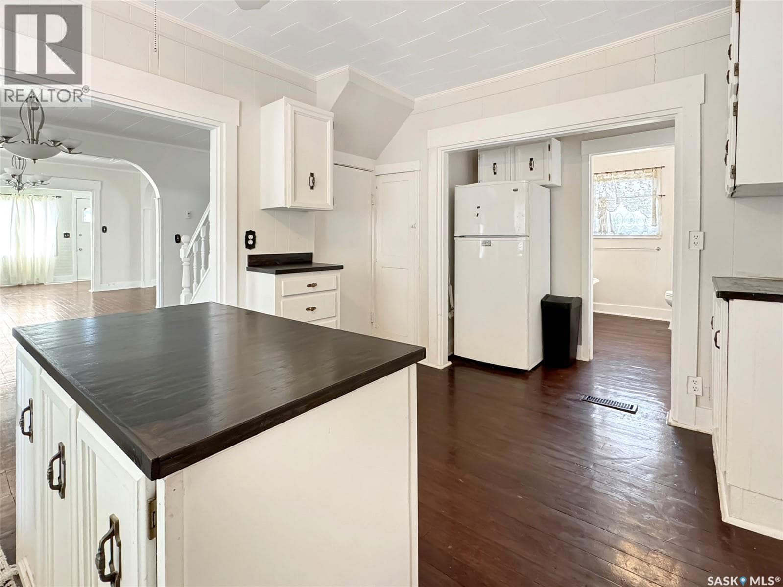 405 Railway AVENUE — photo 3