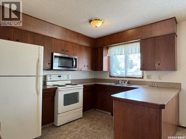 208 2nd STREET NE — photo 3