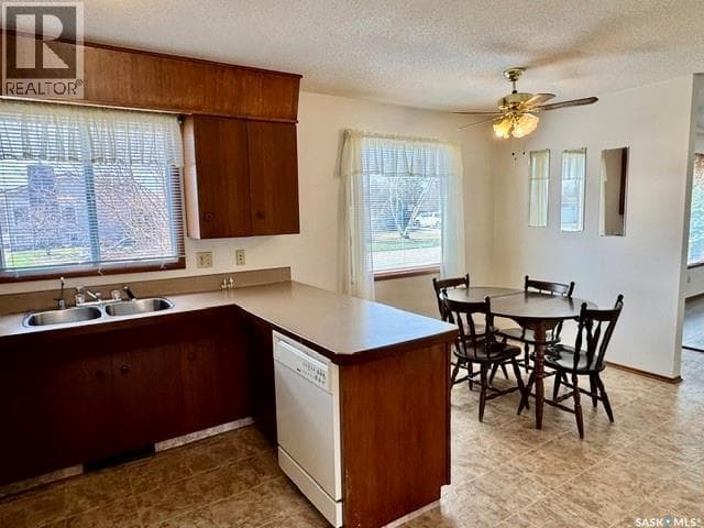 208 2nd STREET NE — photo 5