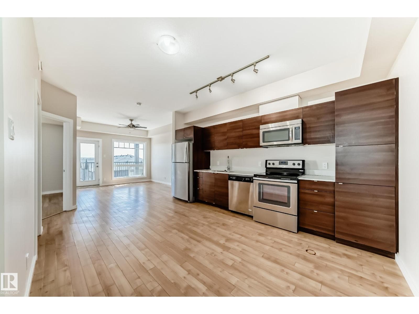#413 9519 160 AV NW