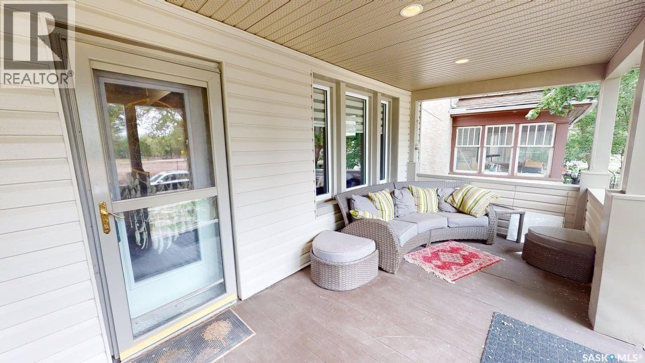 2161 CAMERON STREET — photo 3
