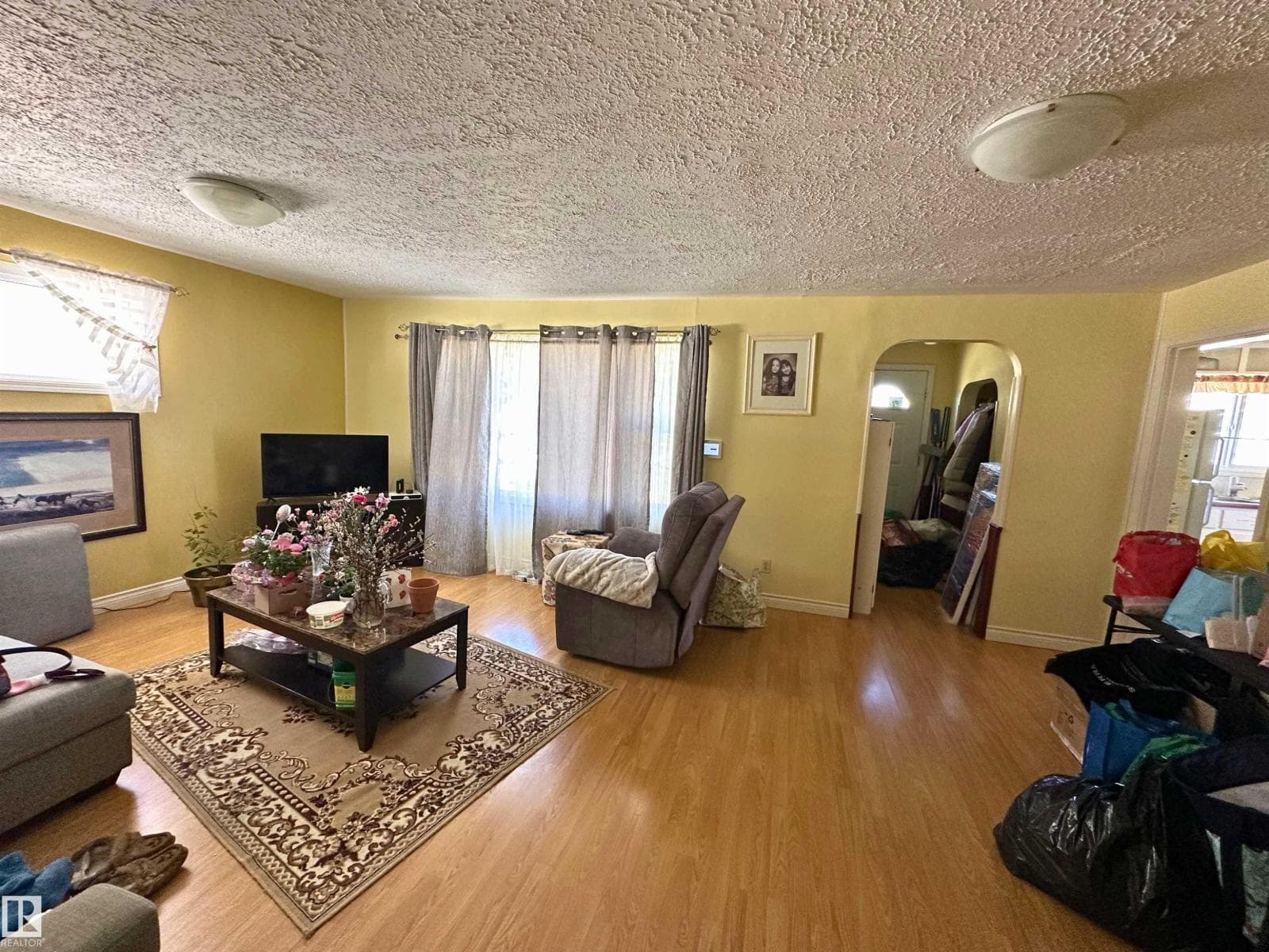 5035 49 AV NW — photo 3