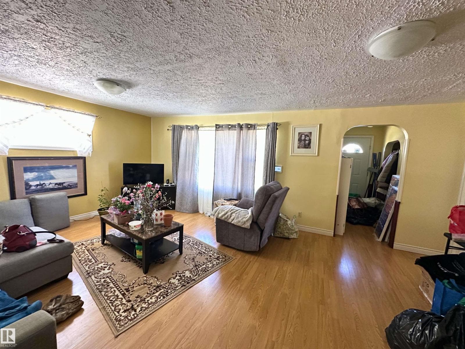 5035 49 AV NW — photo 5