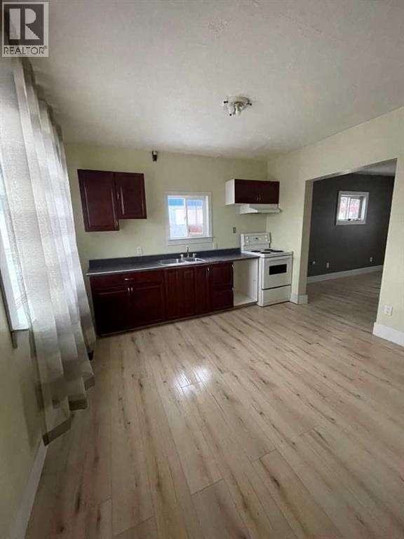 10915 104 Ave Avenue — photo 3