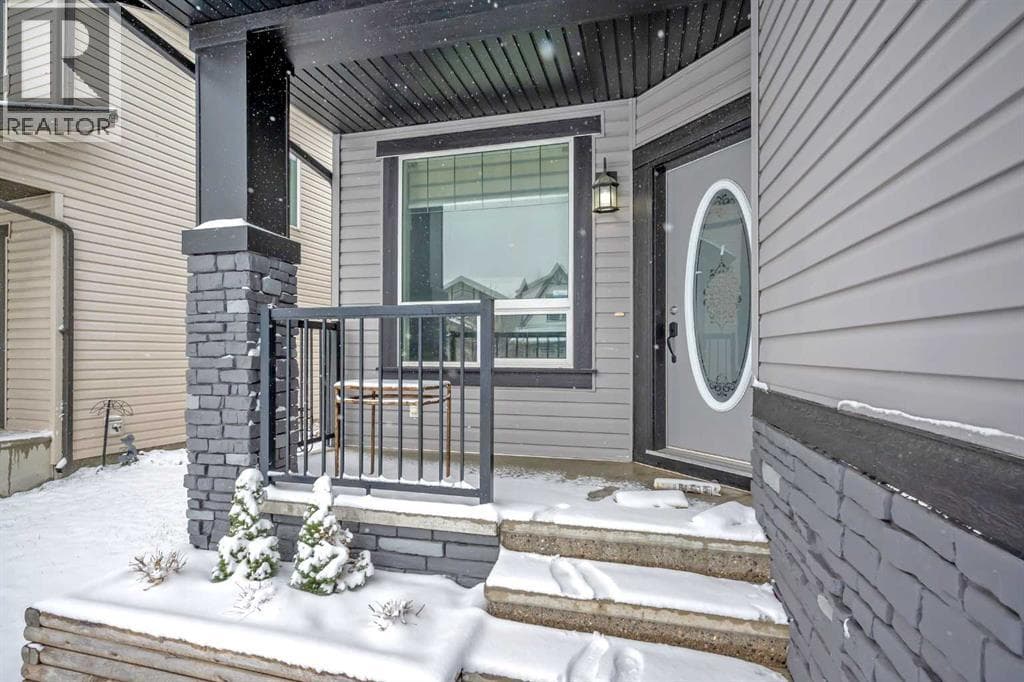 1121 Kingston Crescent SE — photo 3