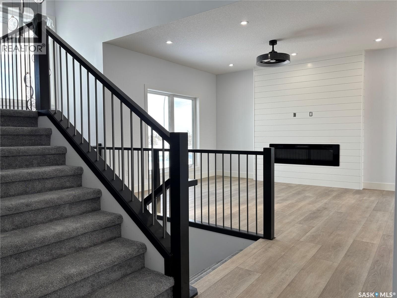 720 Weir CRESCENT — photo 3