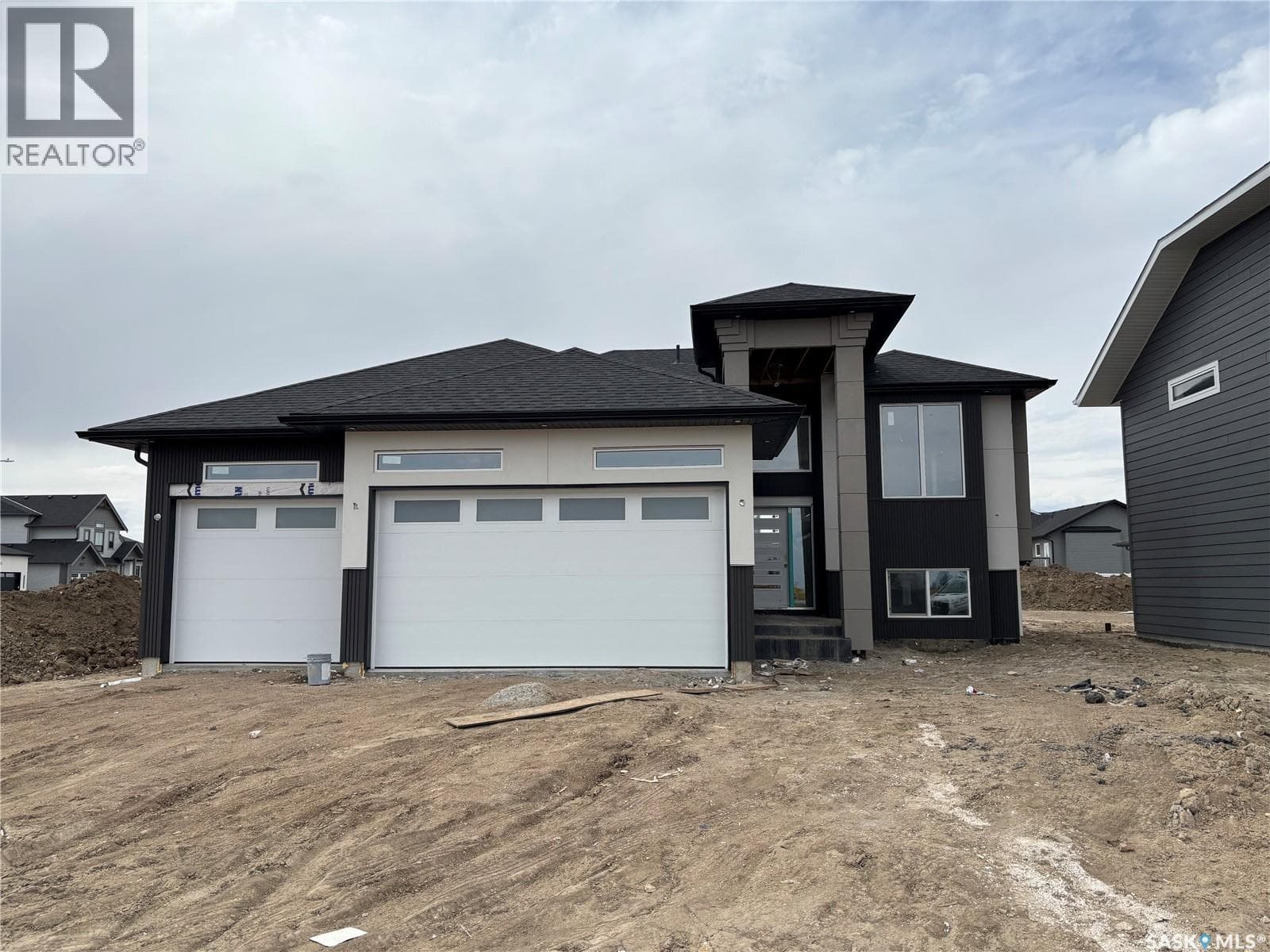 714 Weir CRESCENT