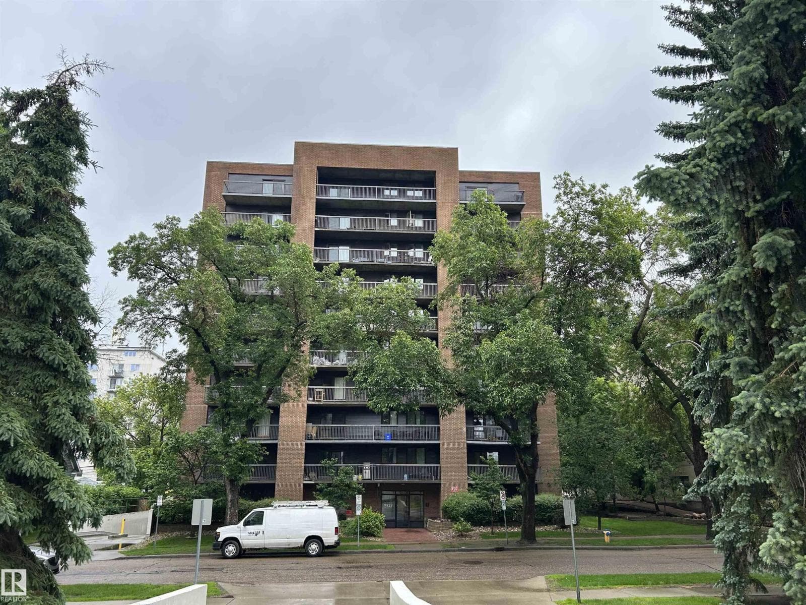 #1002 9929 113 ST NW