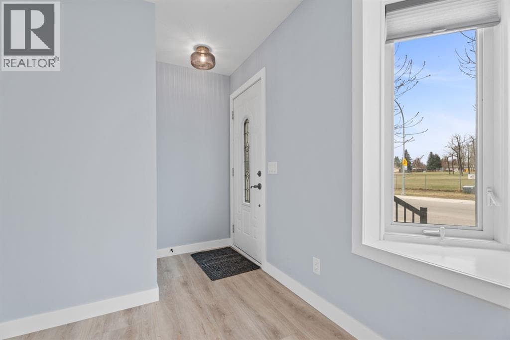 9408 5 Street SE — photo 5