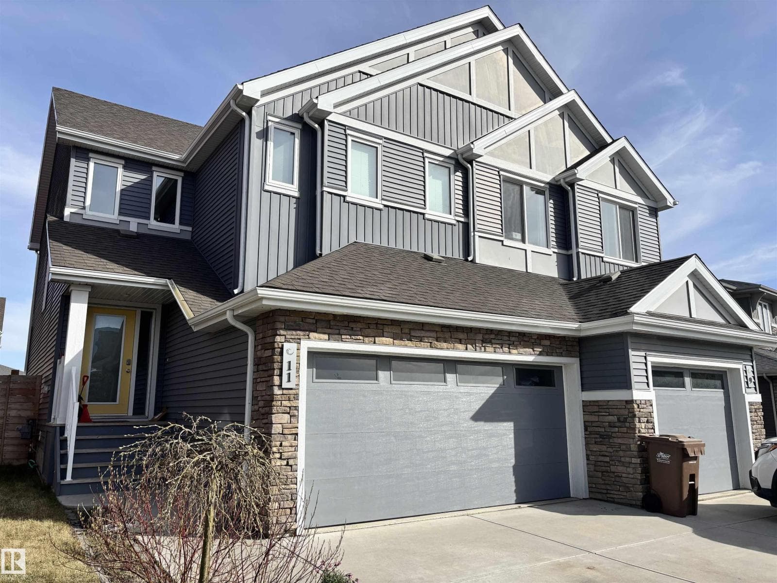 11 JAMES CR