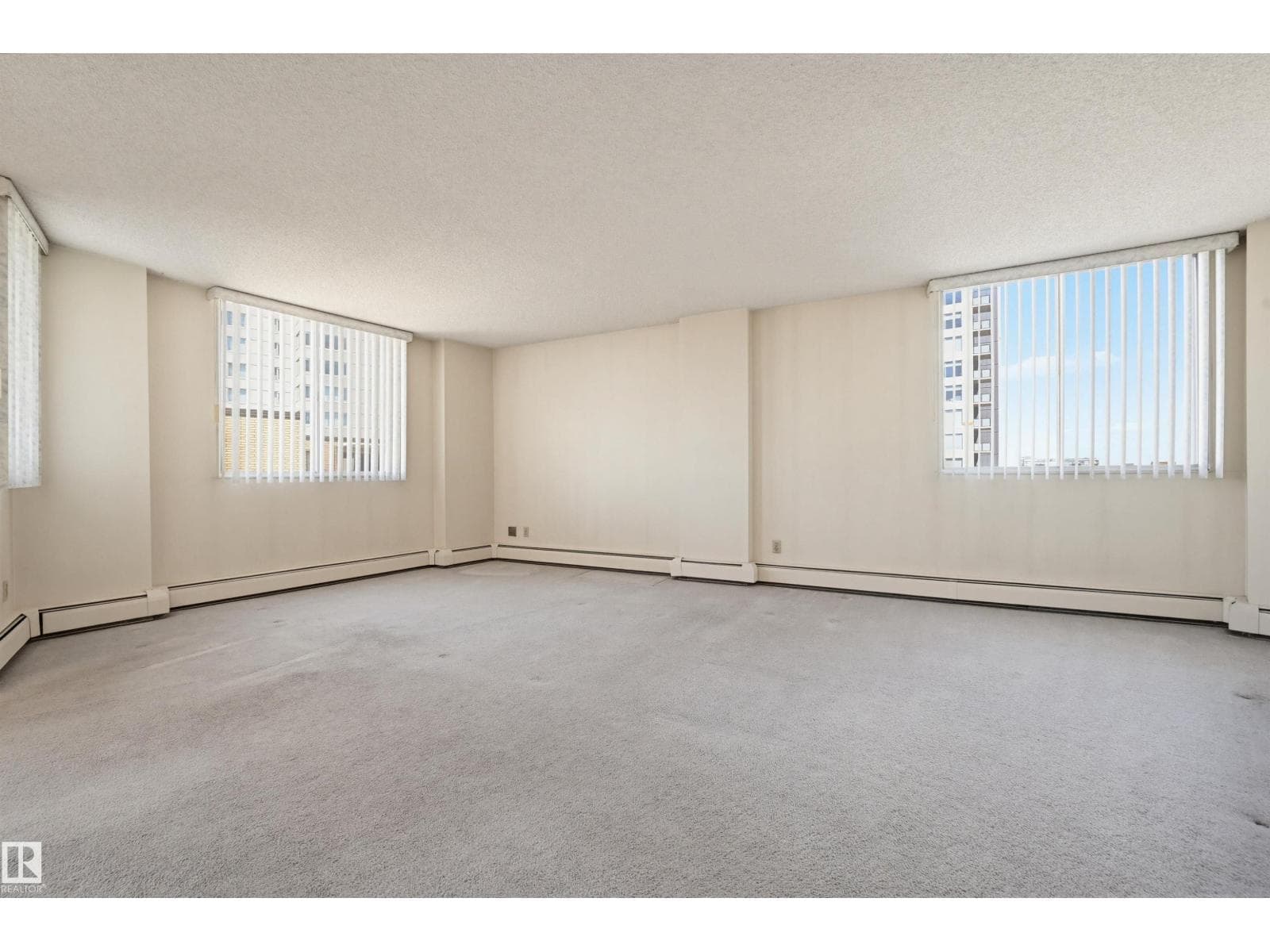 #701 12141 JASPER AV NW — photo 2