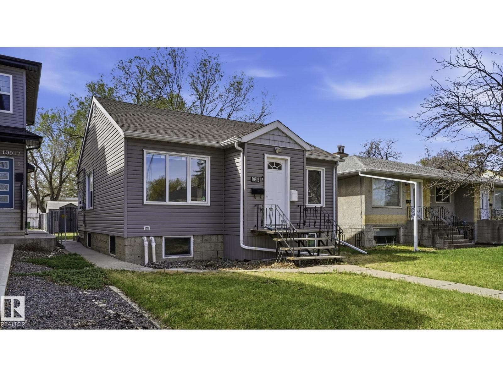 10919 68 AV NW — photo 2