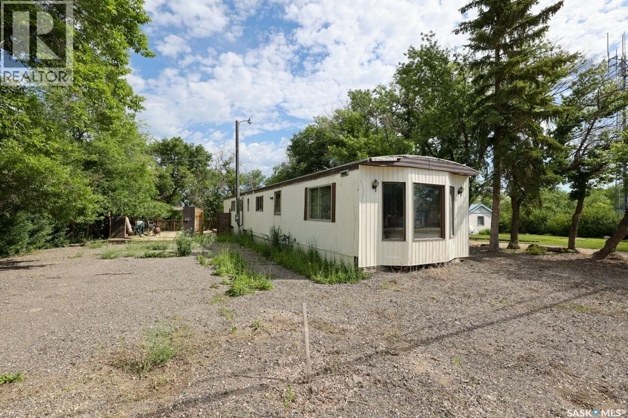 104 Nicoll AVENUE