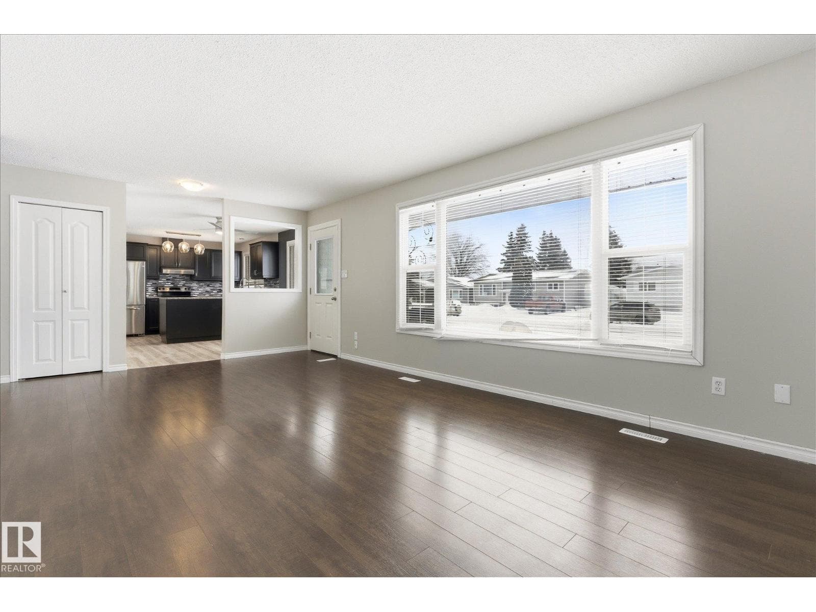 4326 49 Ave — photo 3