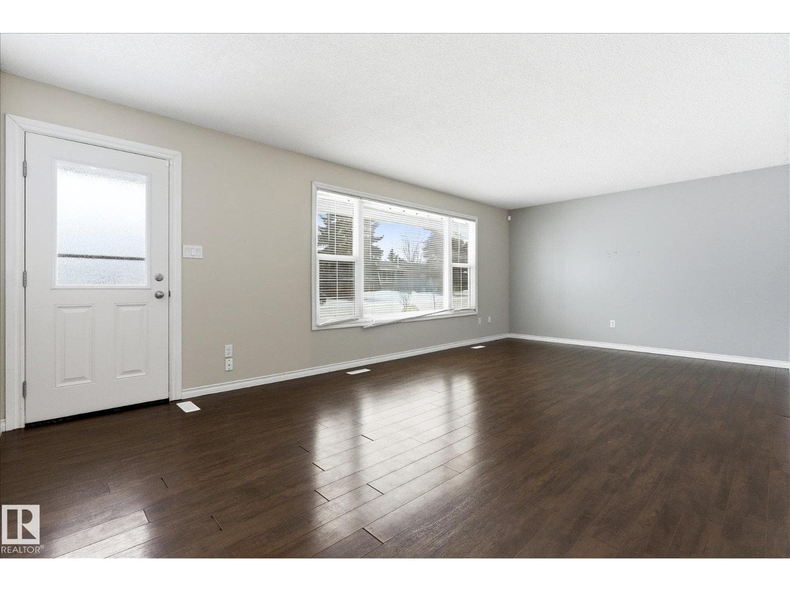 4326 49 Ave — photo 5