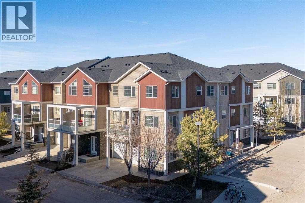 405 Redstone View NE
