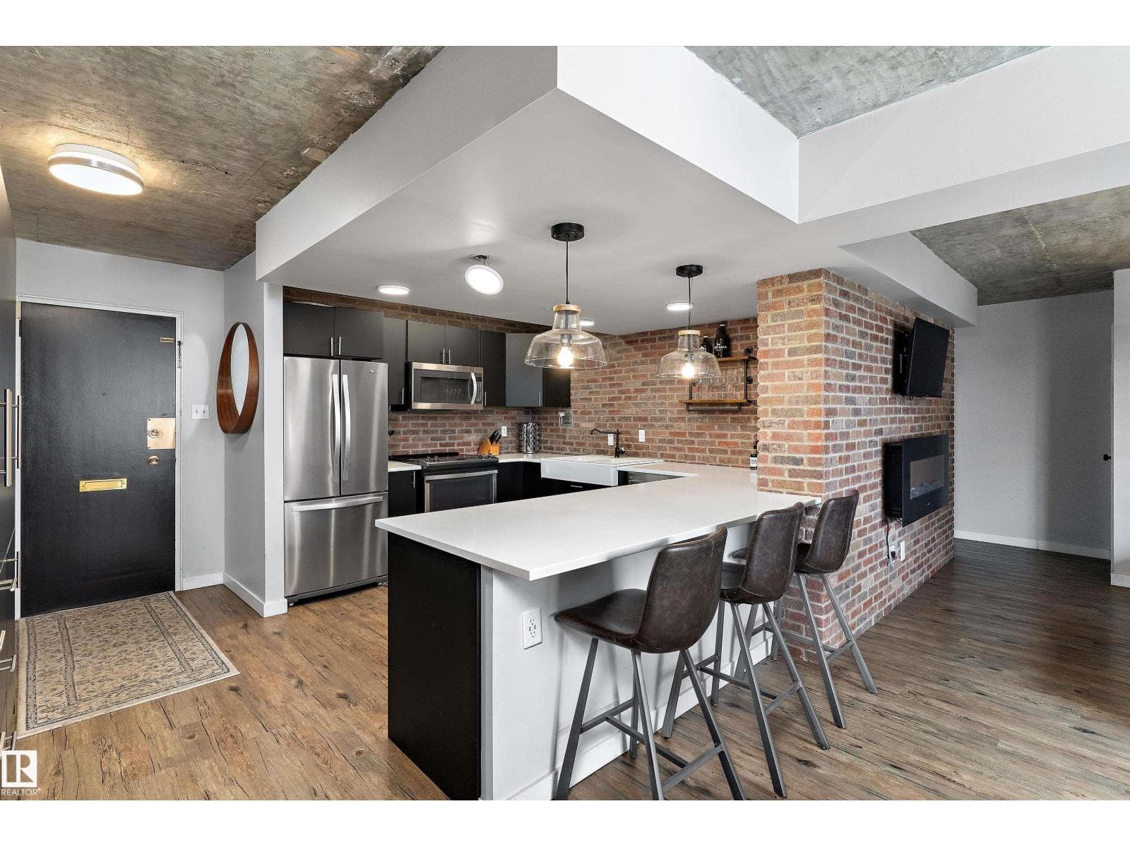 #905 9940 112 ST NW