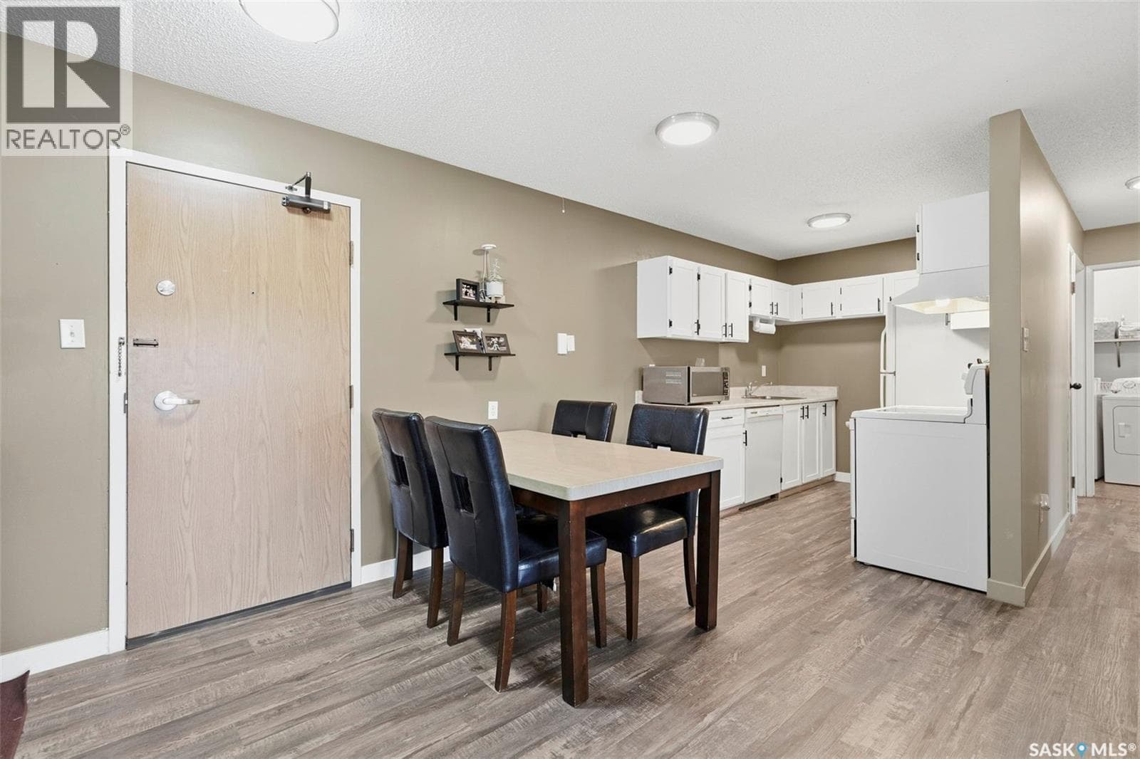 105 315 Tait CRESCENT — photo 2