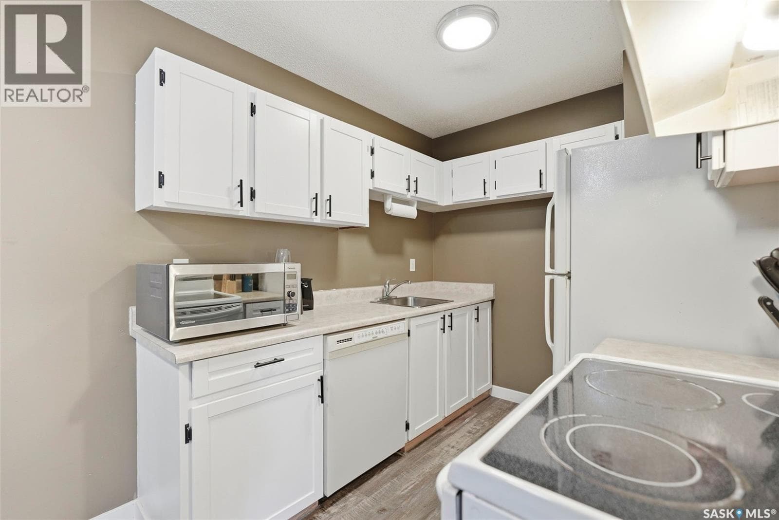 105 315 Tait CRESCENT — photo 4