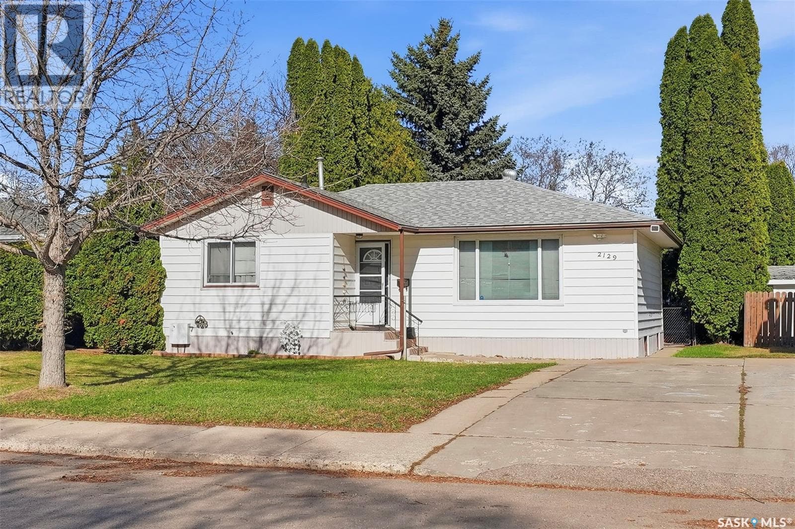 2129 Cairns AVENUE — photo 3