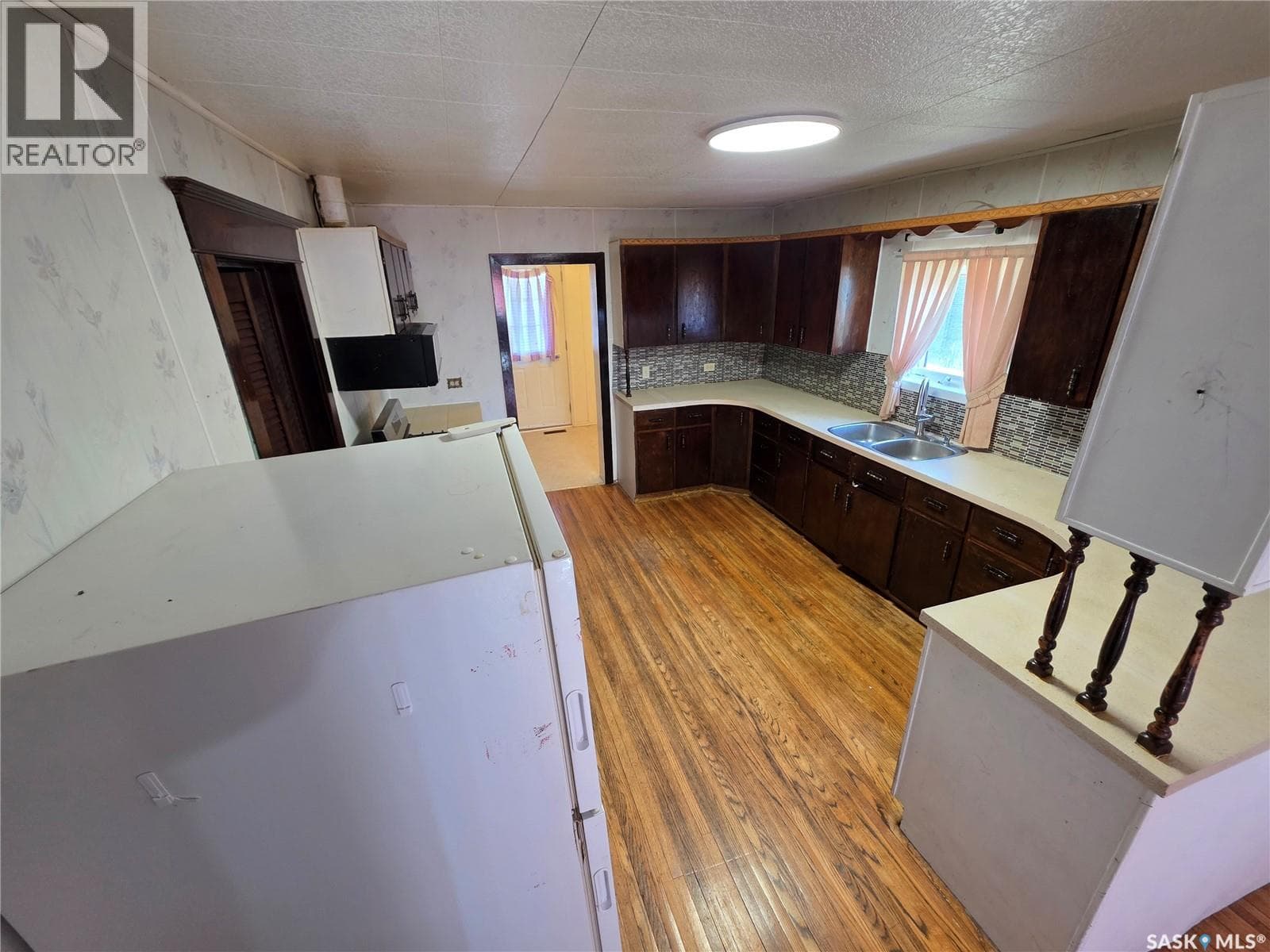 111 Warwick STREET — photo 2