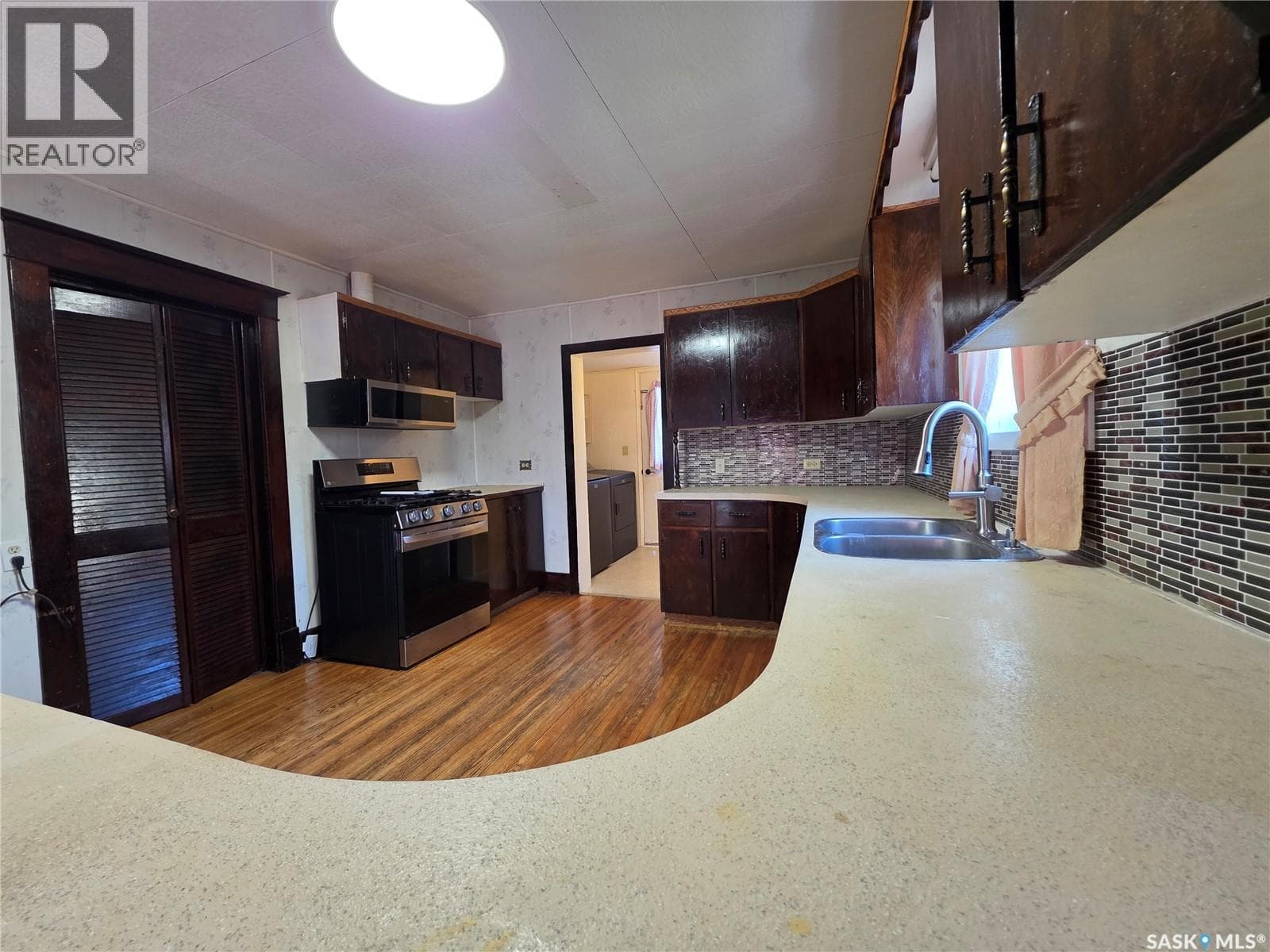 111 Warwick STREET — photo 3