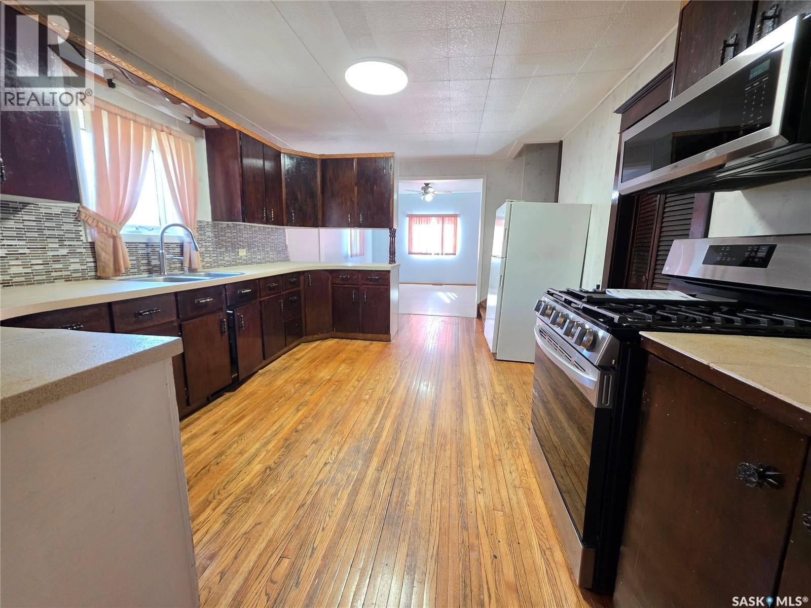 111 Warwick STREET — photo 4