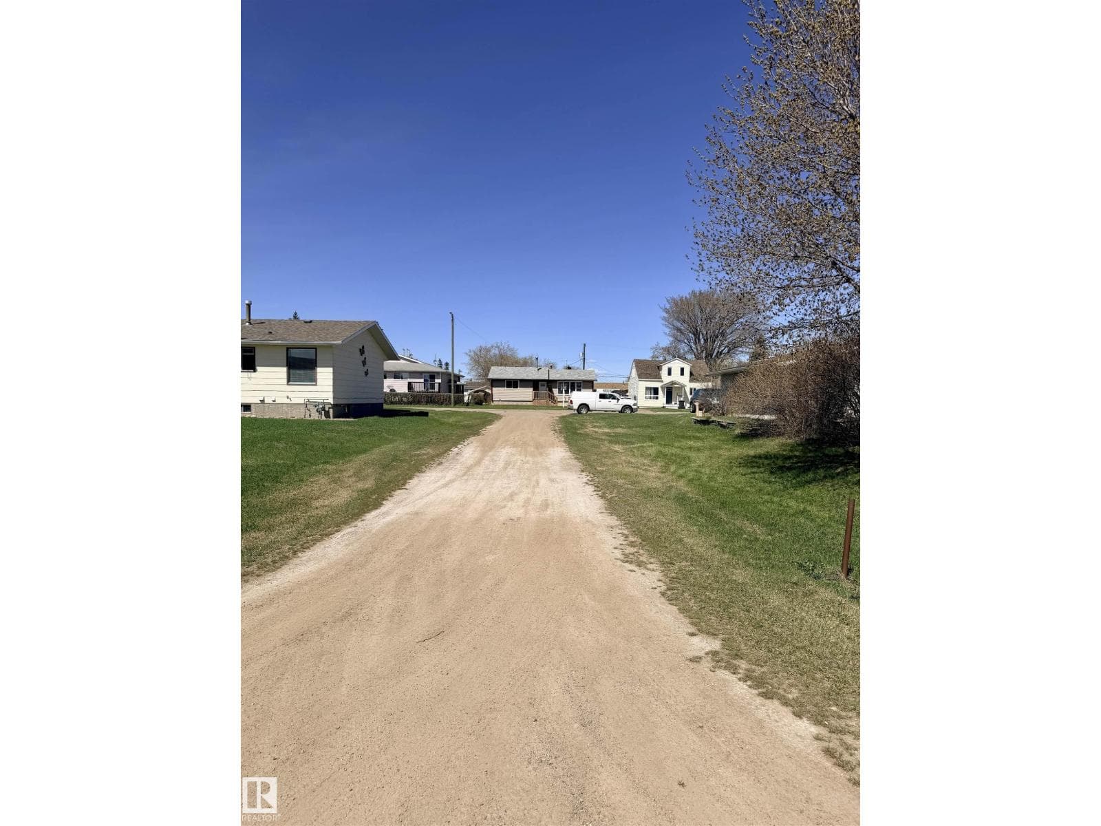 4821 45 AV — photo 2