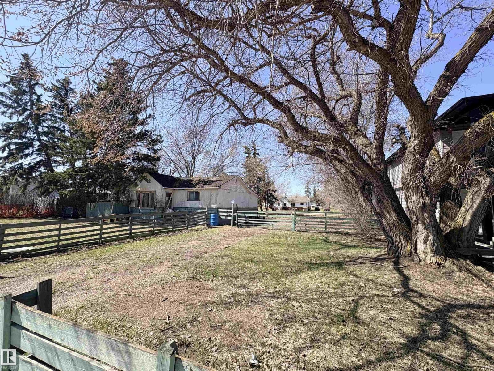 5010 50 ST — photo 2