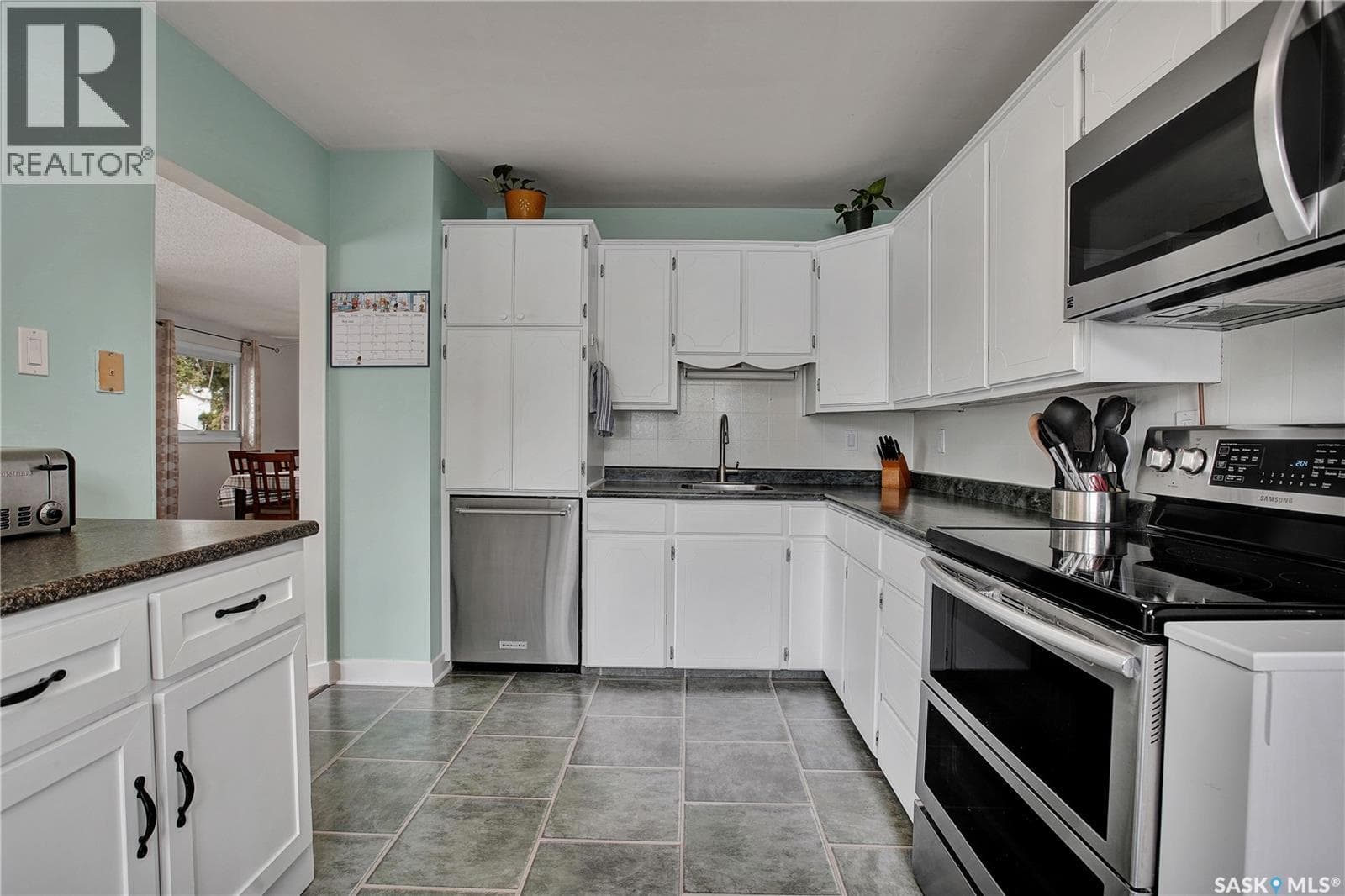 1104 McMillan AVENUE — photo 5
