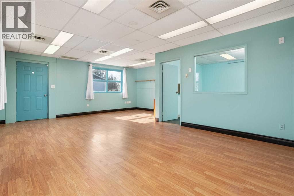 5038 49 Street — photo 3