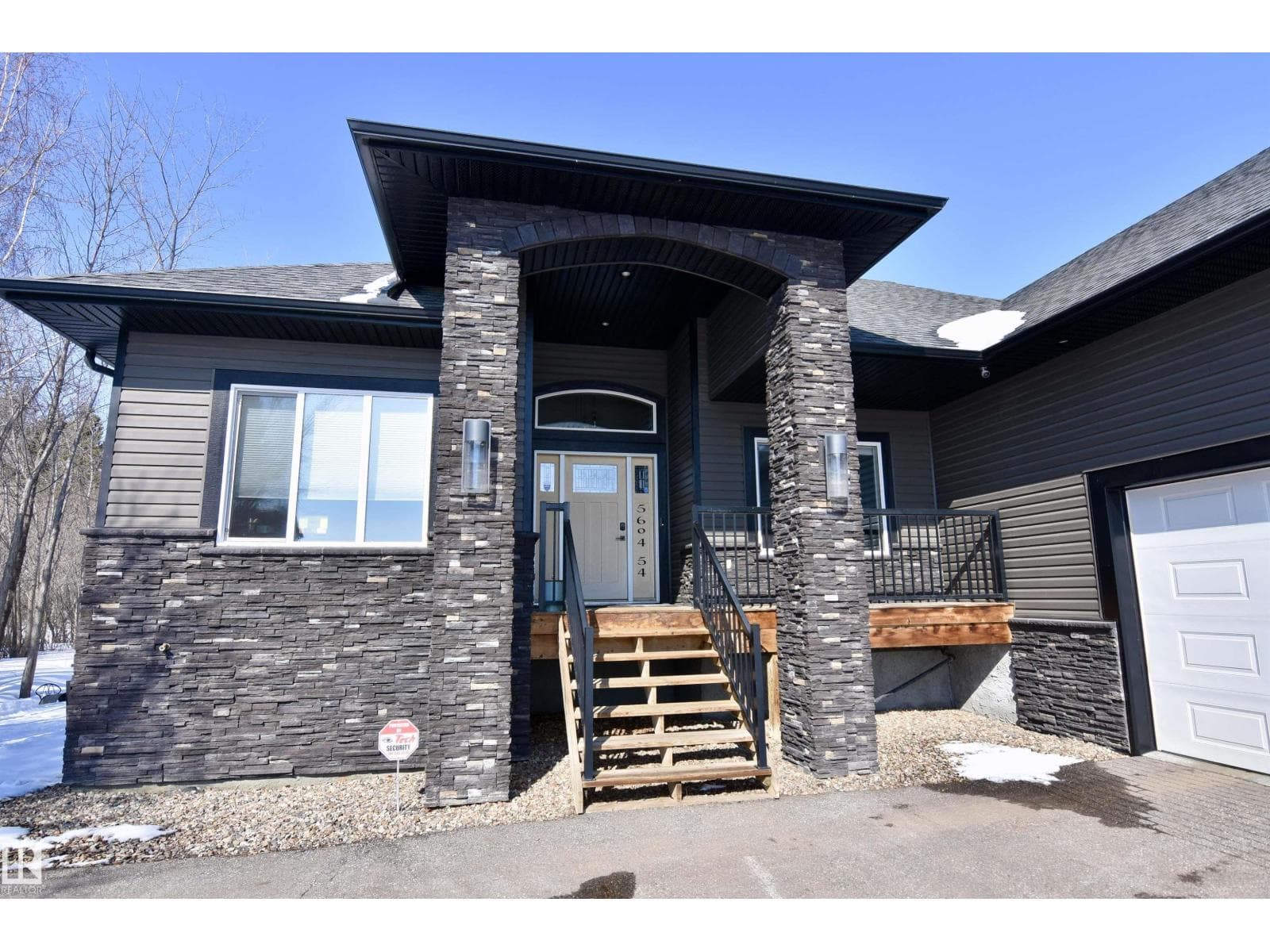 5604 54 AV — photo 2