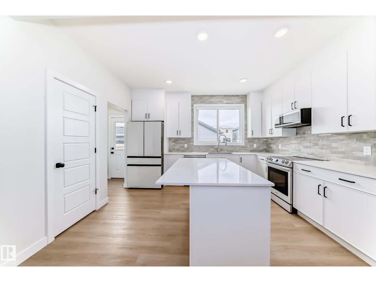 2332 159 ST SW — photo 2