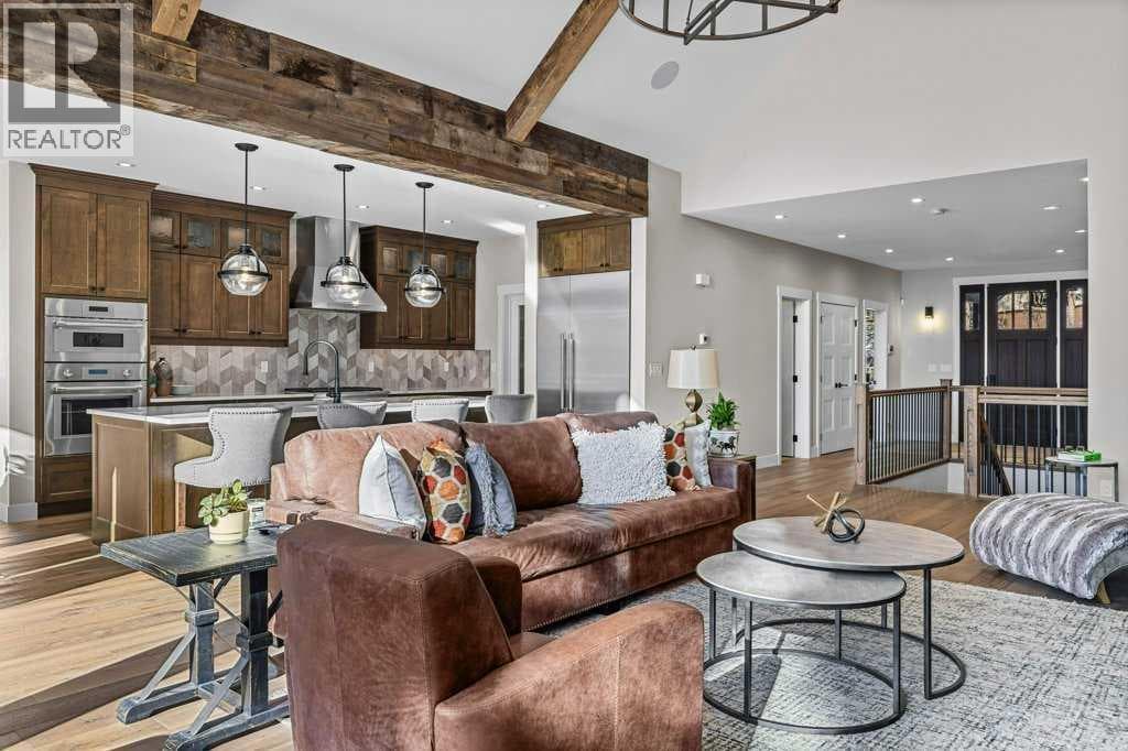 137 Silvertip Ridge — photo 2