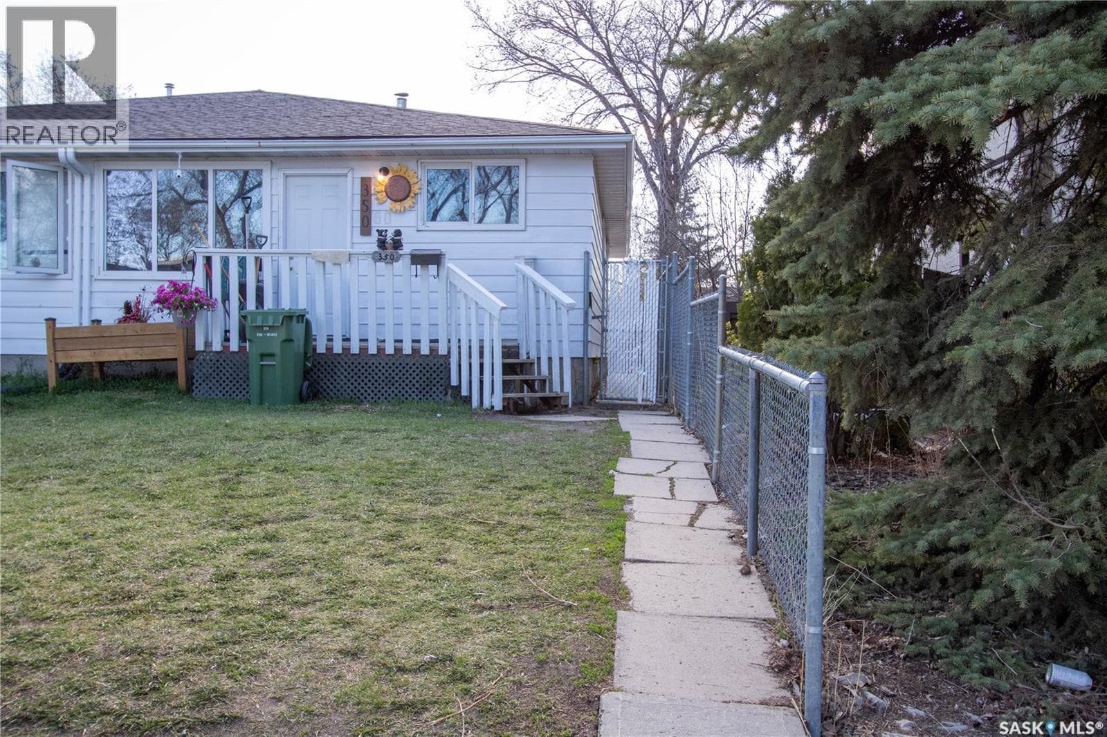 350 & 352 Toronto STREET — photo 2