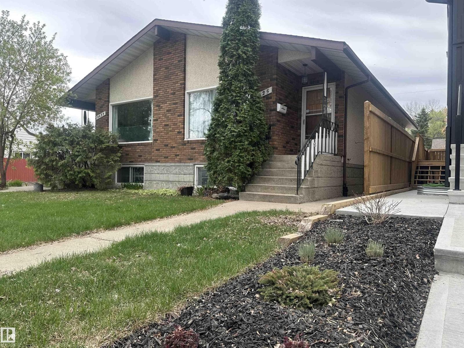 9623/9625 73 AV NW NW