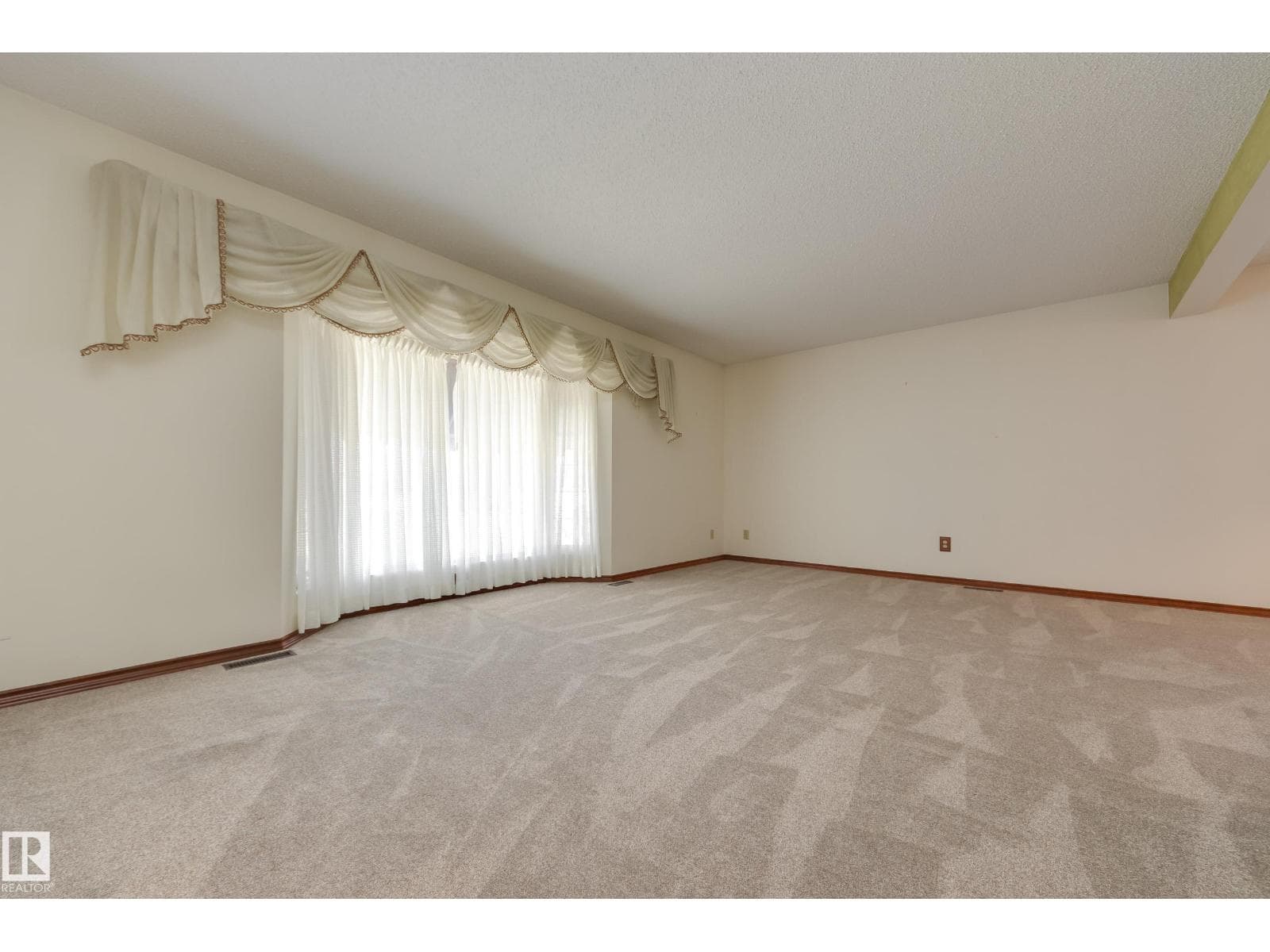 12307 54 ST NW — photo 5