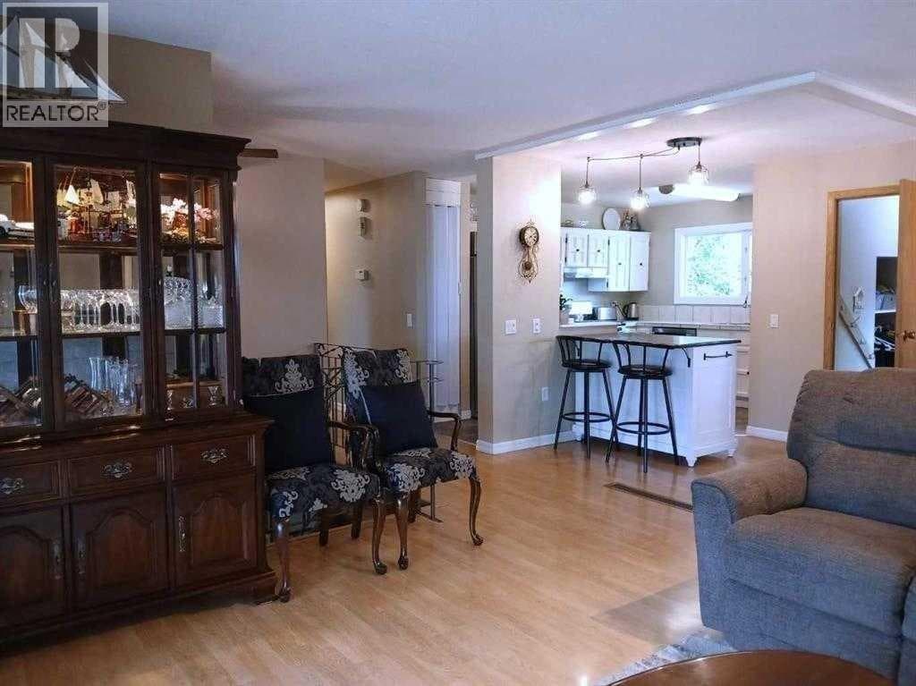 3808 49A Avenue — photo 3