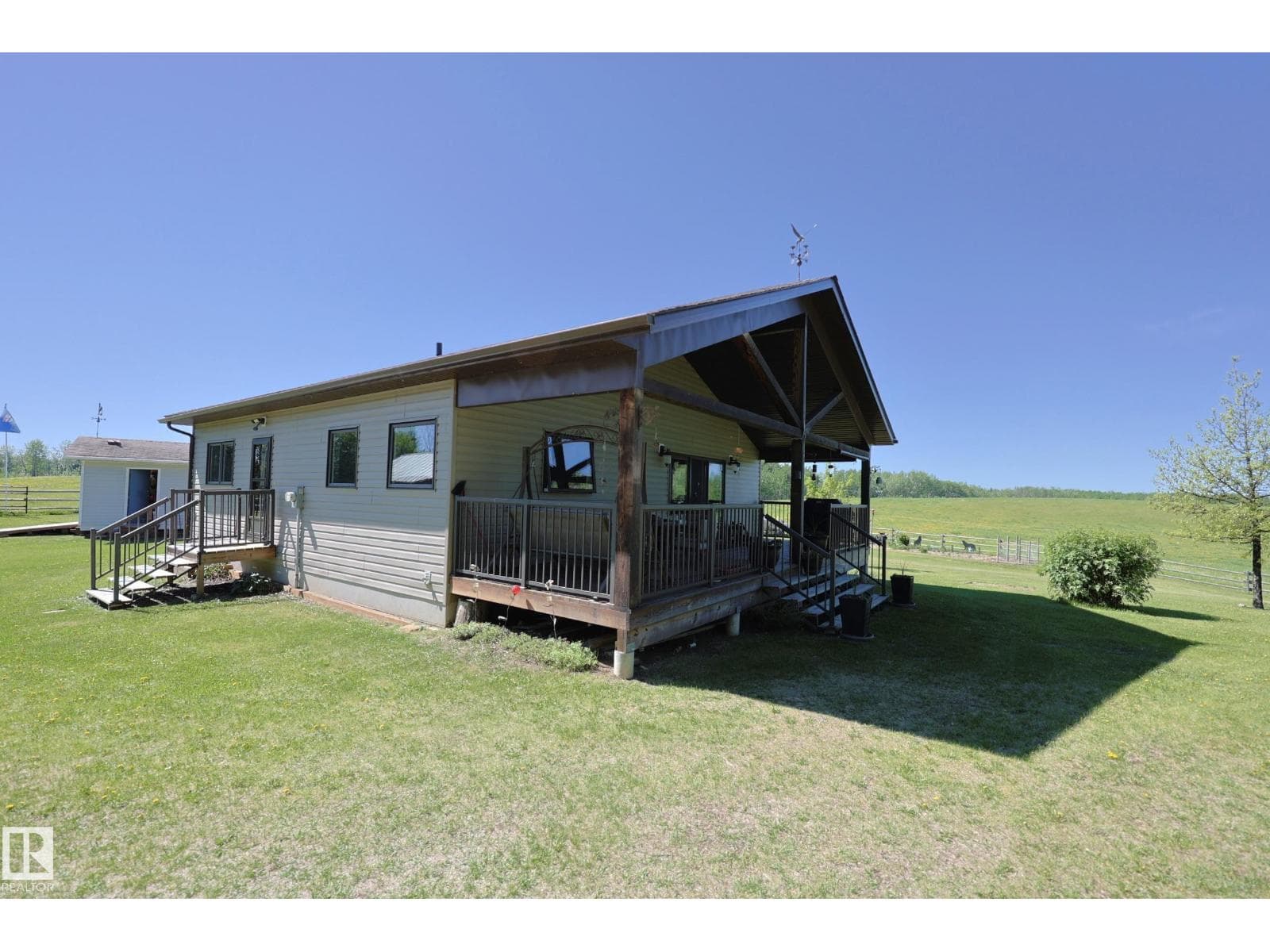 240002 TWP RD 674 — photo 3