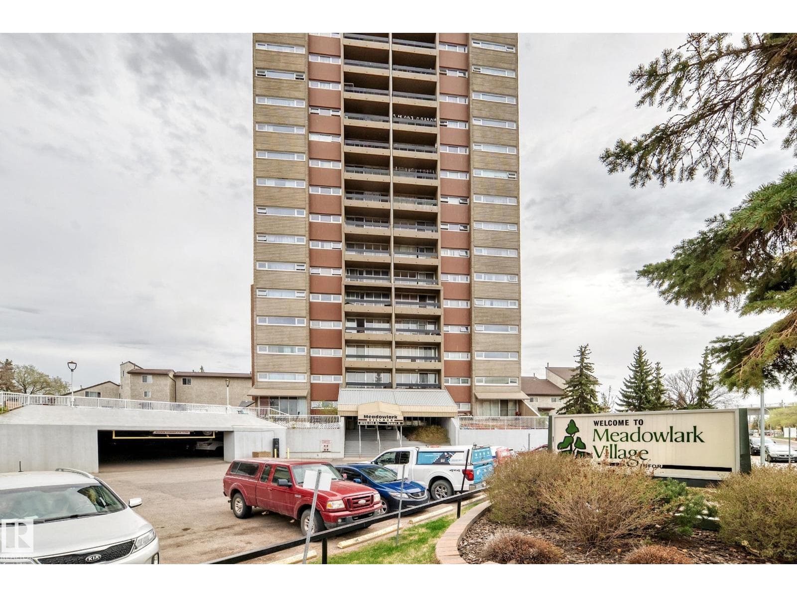 #115 8735 165 ST NW