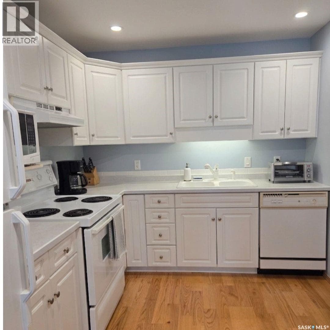 205 2244 SMITH STREET — photo 2