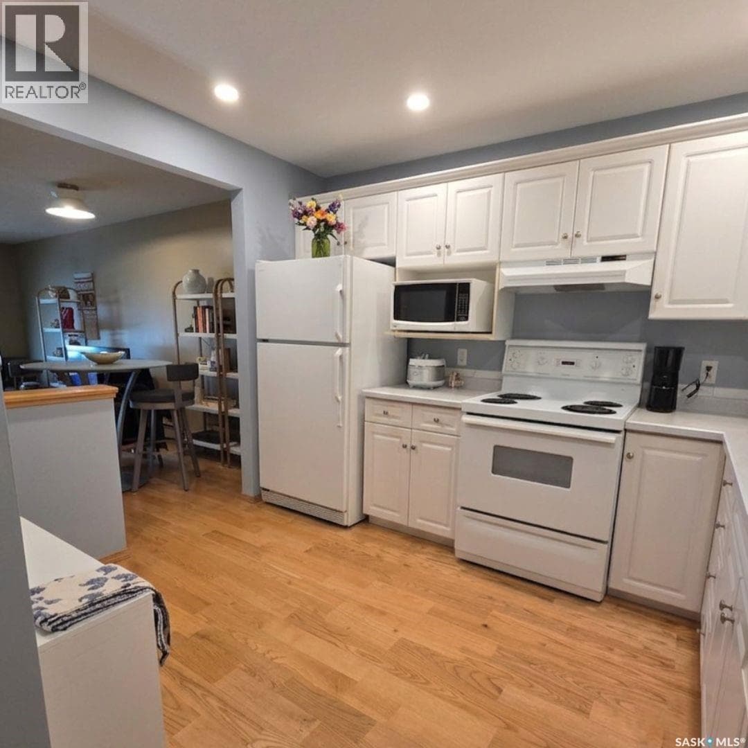 205 2244 SMITH STREET — photo 3