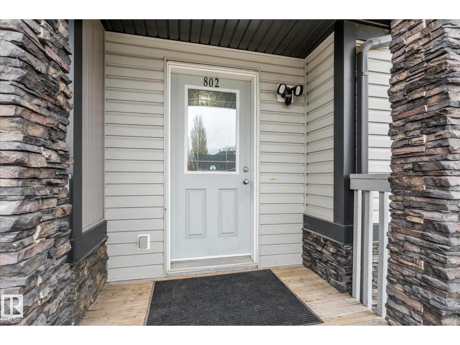 802 MCLEOD AV — photo 2