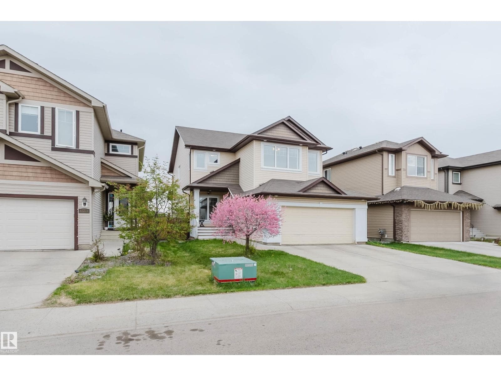 17718 5A AV SW — photo 2