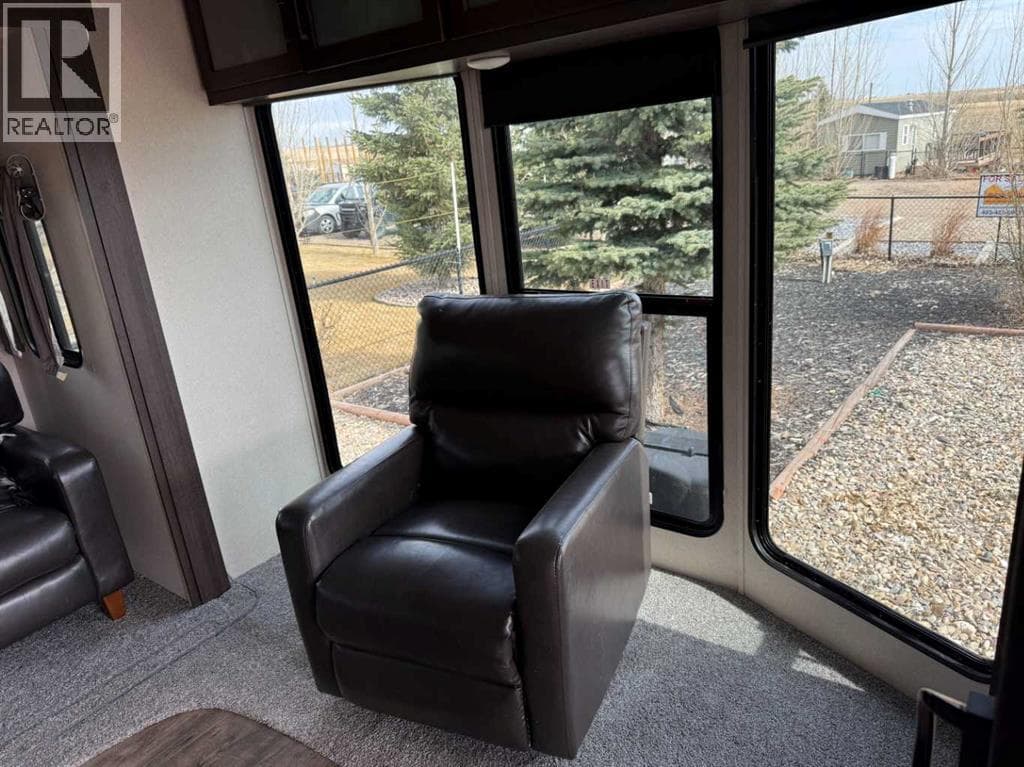 8 Travers Ridge Way — photo 3