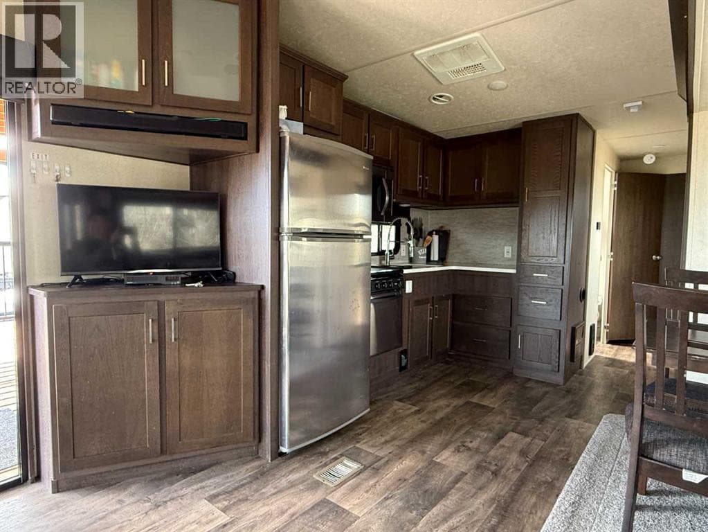8 Travers Ridge Way — photo 5