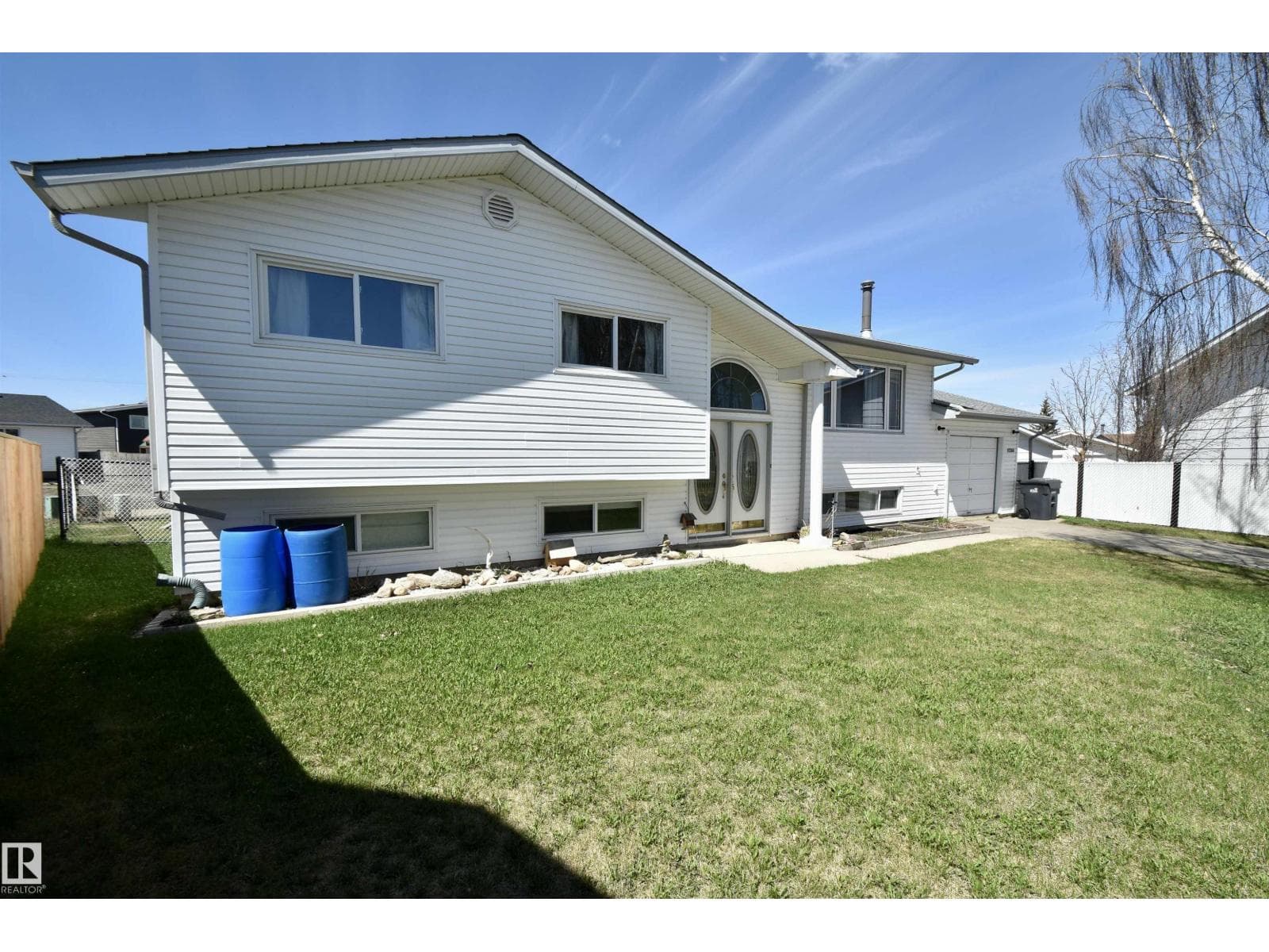 4126A 47 AV — photo 2